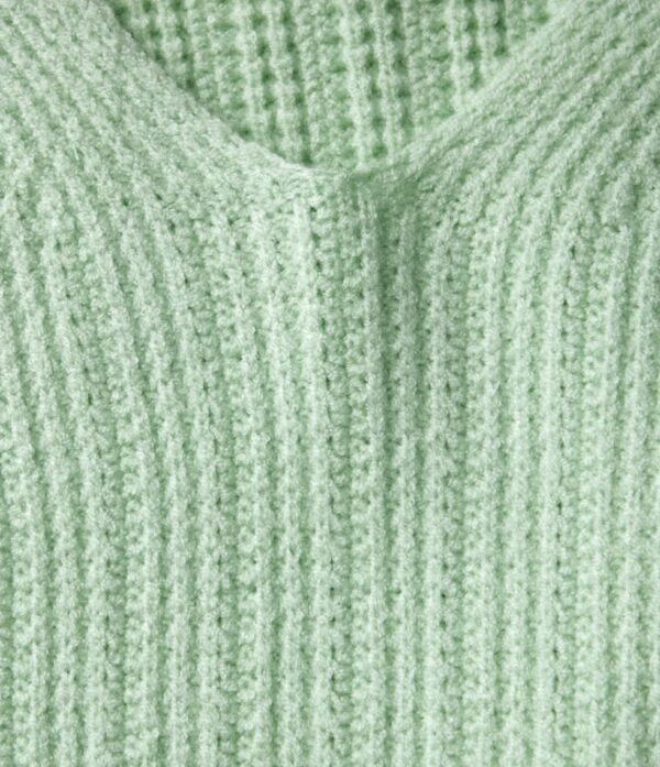 LTD QR_cosy v-neck sweater_str – Image 4