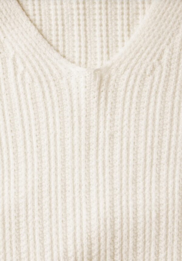 LTD QR_cosy v-neck sweater_str – Image 8