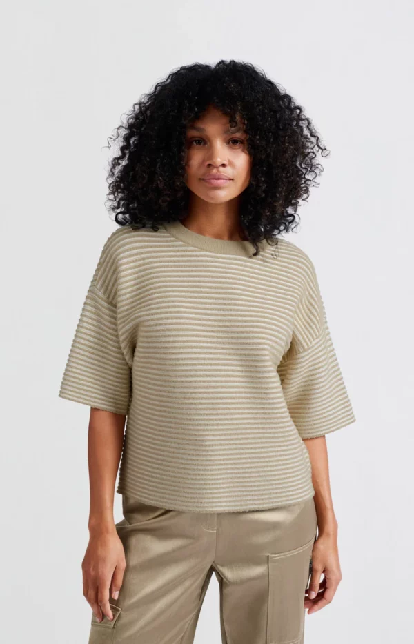 Pull duveteux à rayures et manches courtes – Image 2