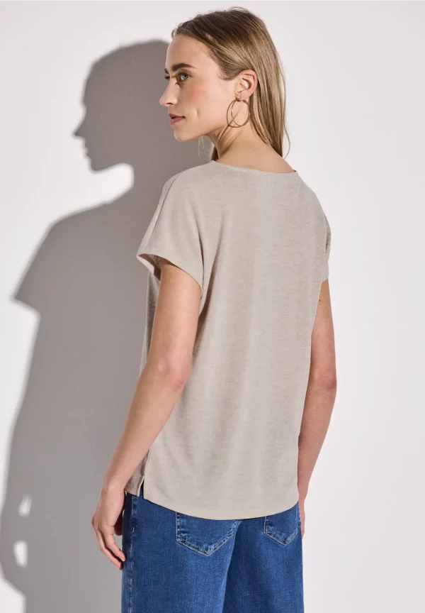 T-shirt chatoyant à col en V – Image 4