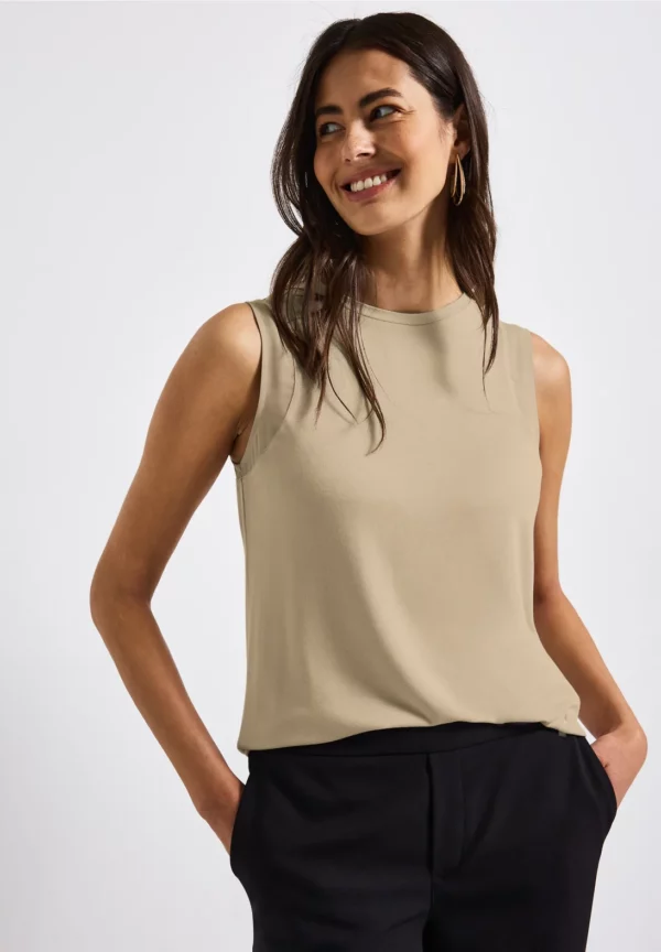Top avec détails en mousseline