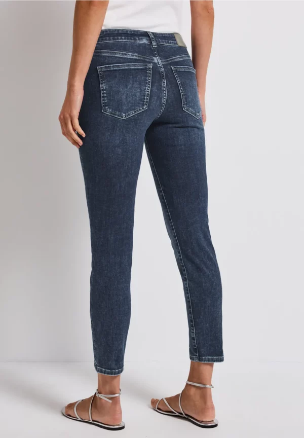 Jeans avec fente et rivets – Image 3
