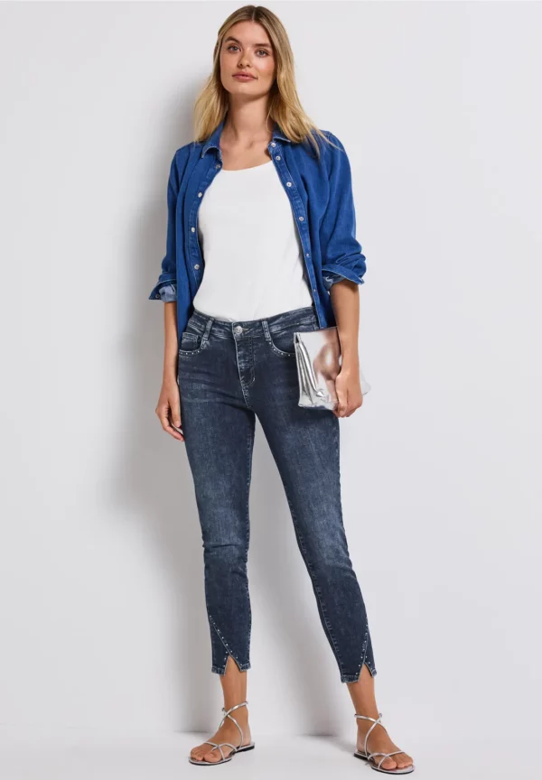 Jeans avec fente et rivets