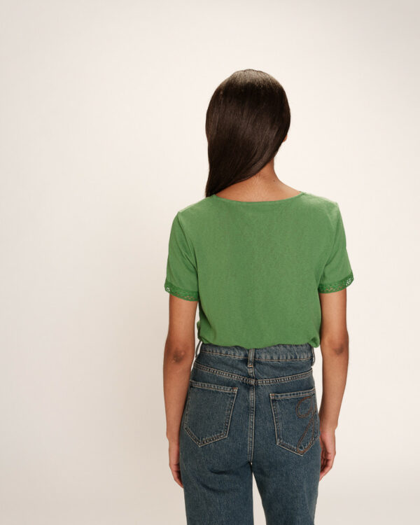 Tee-shirt  V avec un liseré en dentelle – Image 3