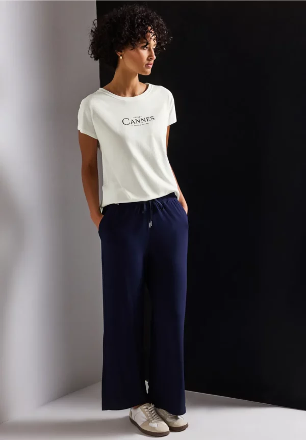 T-shirt avec texte sur film