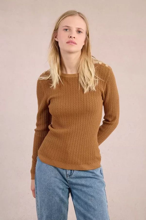 Maille torsadée, patte d'épaule boutonnée