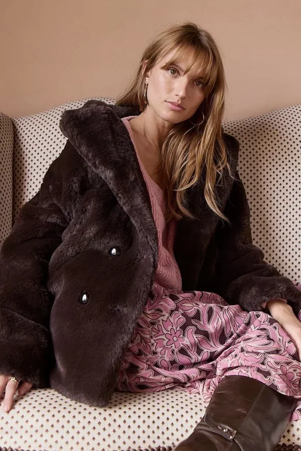 Manteau boutonné, imitation fourrure