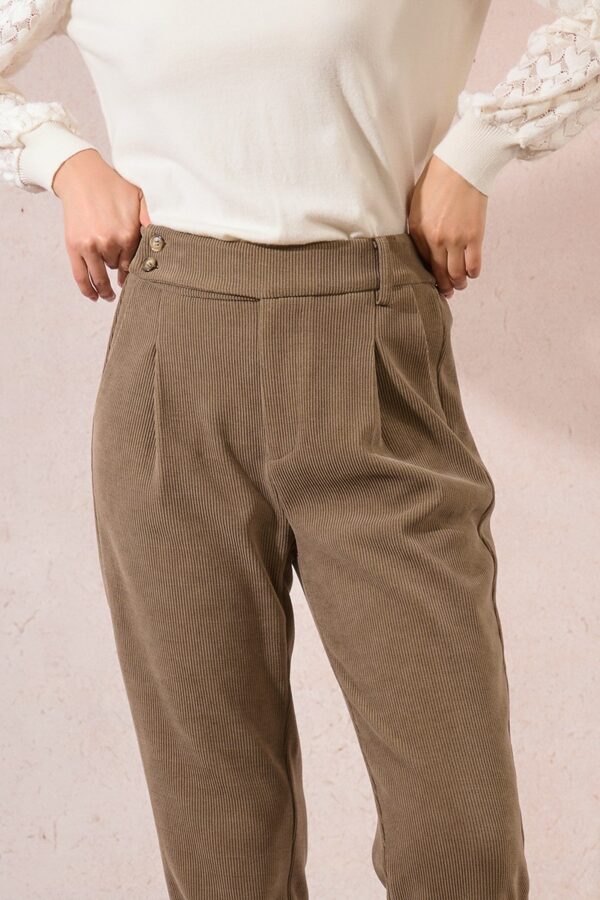 Pantalon carotte en velours – Image 4