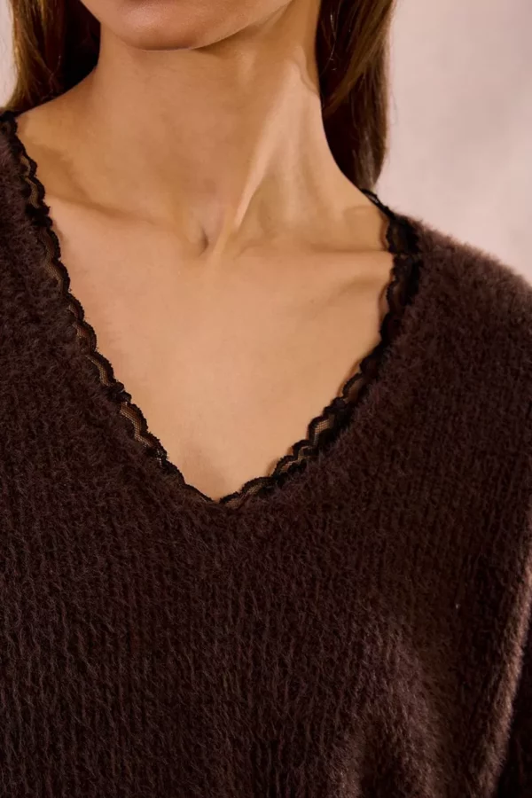 Pull col V dentellé – Image 2