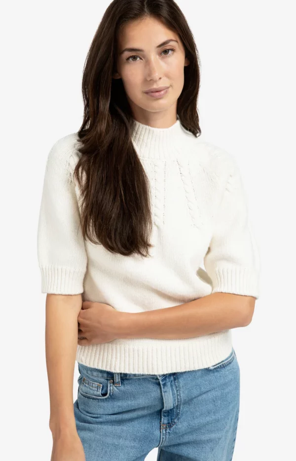 Pull torsadé et demi-manches