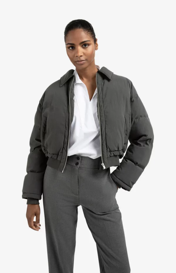 Veste courte matelassée aux emmanchures côtelées – Image 2