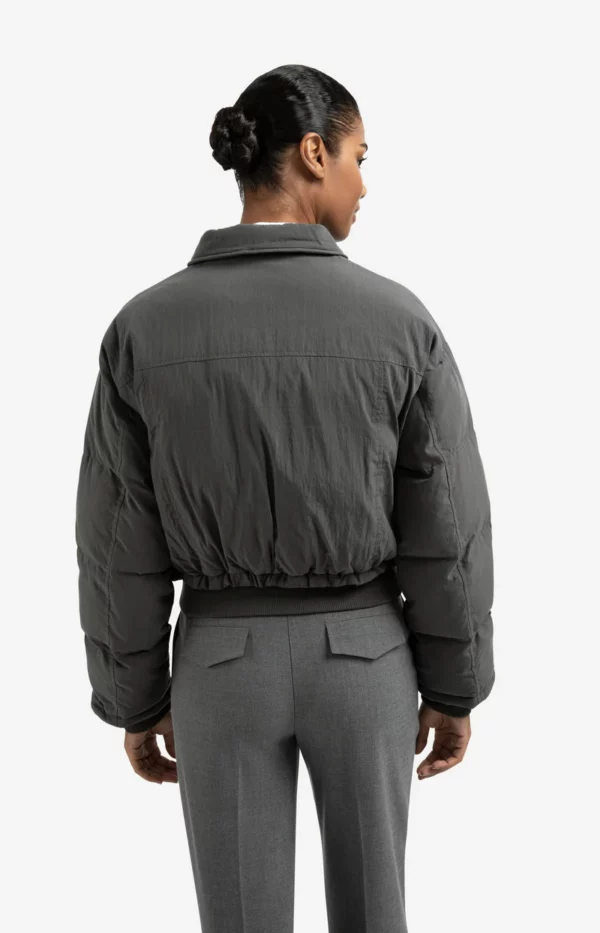 Veste courte matelassée aux emmanchures côtelées – Image 3