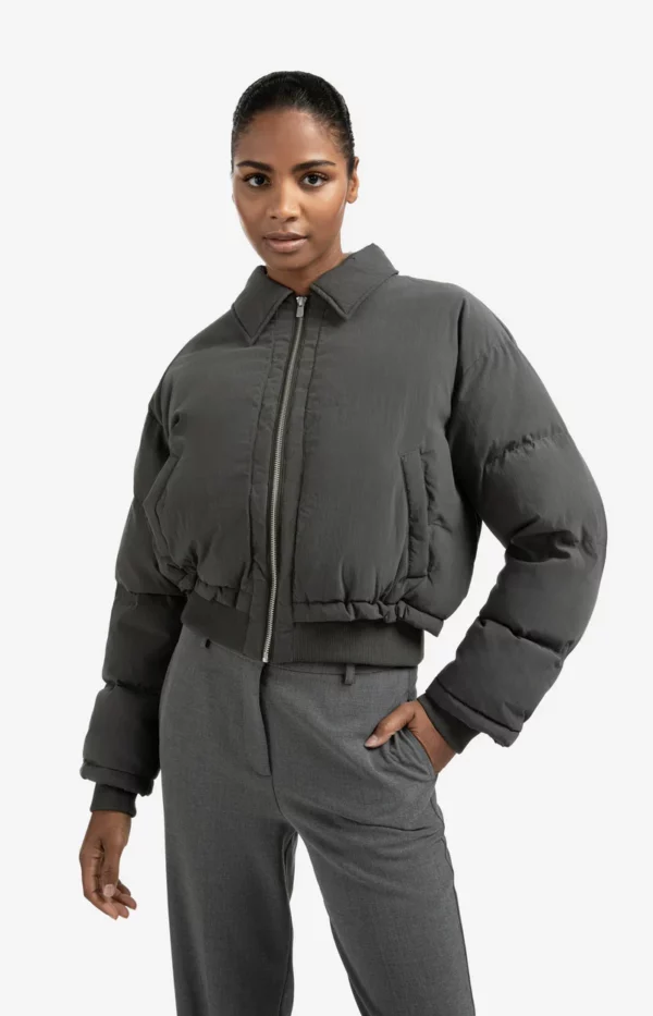 Veste courte matelassée aux emmanchures côtelées – Image 4