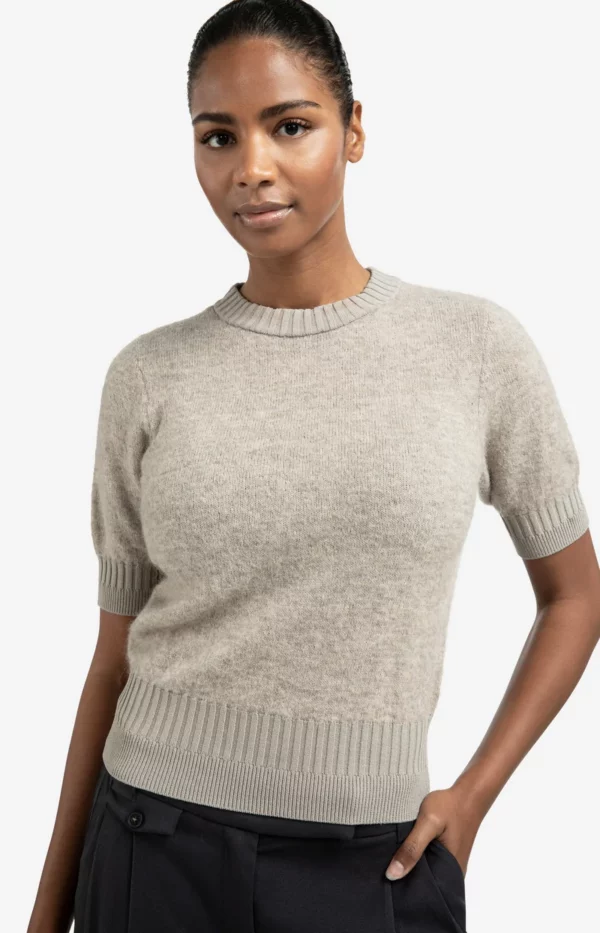 Pull manches courtes avec ourlet côtelé