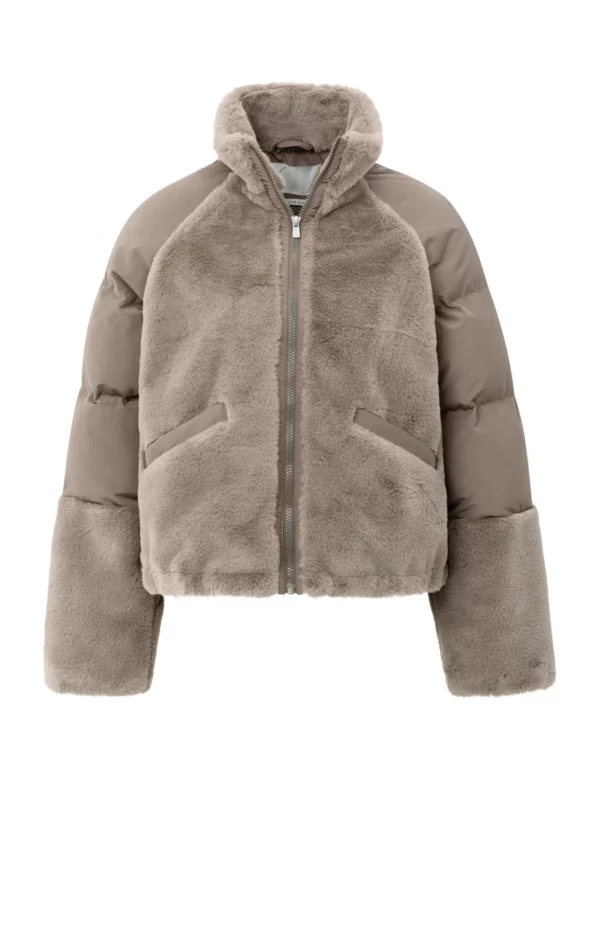 Manteau en fausse fourrure avec manches matelassées – Image 3