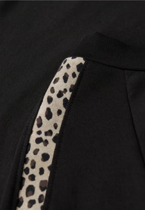 T-shirt avec bandes de galon léopard – Image 5