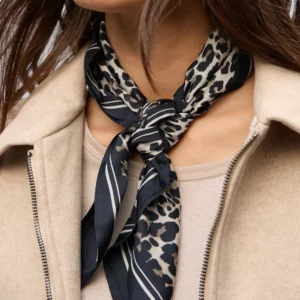 Foulard en satin Leo