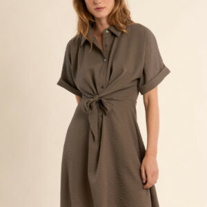 Robe nouée à la taille