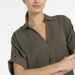 Robe col V, manches plissées et coupe ample