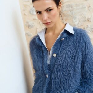 Cardigan duveteux aux boutons nacrés