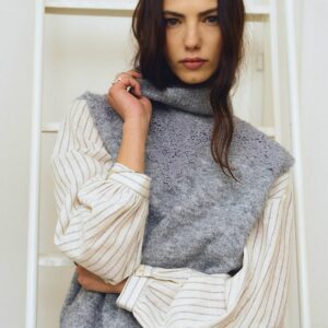 Pull sans manches à col roulé brodé