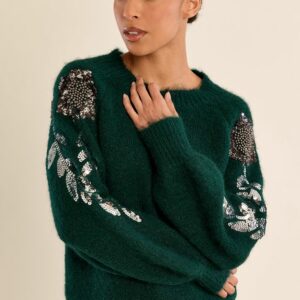 Pull strassé sur les manches